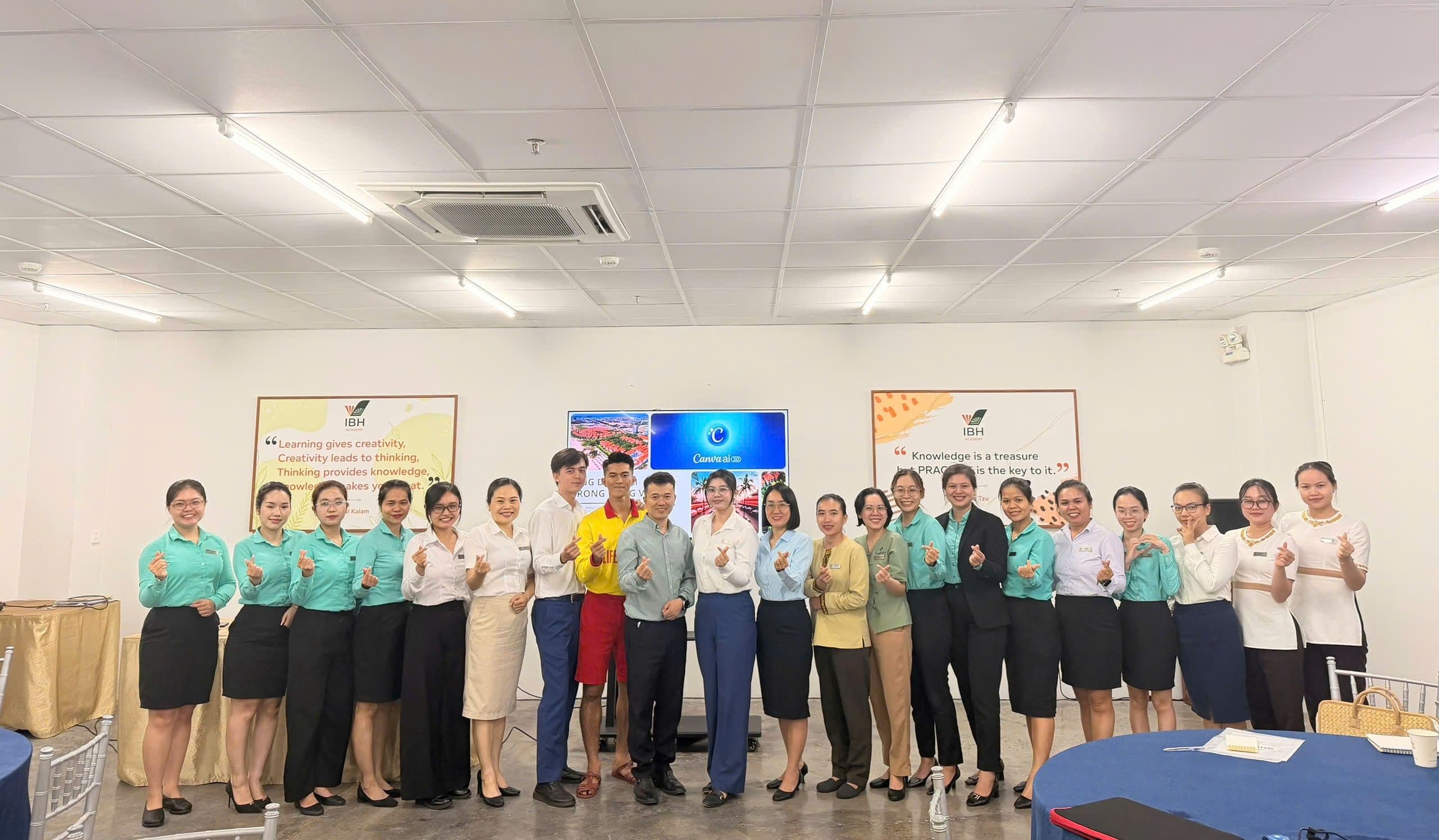 HỌC VIỆN ĐÀO TẠO MẾN KHÁCH IBH TỔ CHỨC KHÓA ĐÀO TẠO "ỨNG DỤNG CÔNG NGHỆ AI" DÀNH CHO 20 CBNV THUỘC QUẦN THỂ NGHỈ DƯỠNG FURAMA - ARIYANA ĐÀ NẴNG